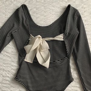 TOPSHOP - Black/White Bodysuit - Open Back - Bow